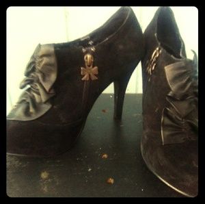 Dollhouse ankle boots